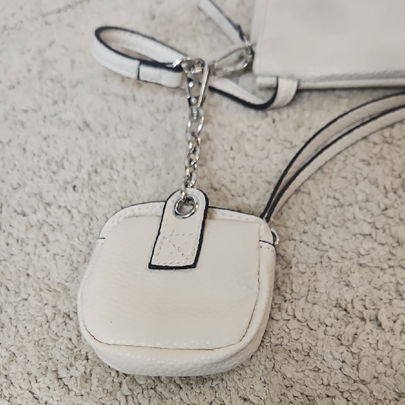 Beauty Bundle and Chic Off White Wristlet Clutch with Mini Pouch and Makeup Set - Picture 9 of 15